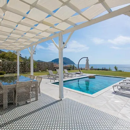 Villa Kalkan Kalamar Koyunda Denize Sifir Oezel Platformlu Elena 2