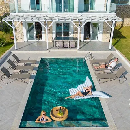 Kalkan Kalamar Koyunda Denize Sifir Oezel Platformlu Elena 2 Villa *