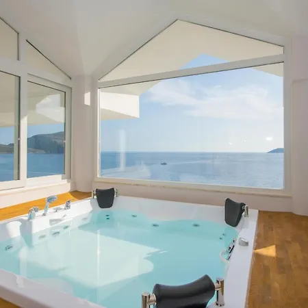 Villa Kalkan Kalamar Koyunda Denize Sifir Oezel Platformlu Elena 2 Kaş