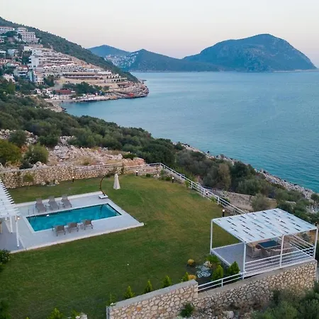 Kalkan Kalamar Koyunda Denize Sifir Oezel Platformlu Elena 2 Kas
