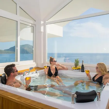 Kalkan Kalamar Koyunda Denize Sifir Oezel Platformlu Elena 2 Villa Kaş