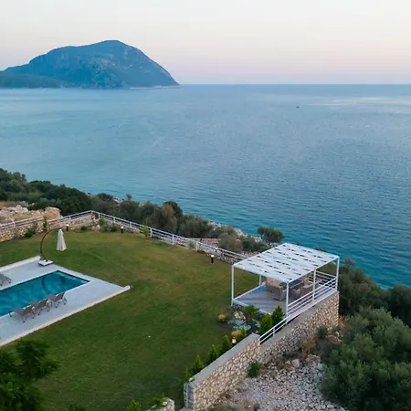 Kalkan Kalamar Koyunda Denize Sifir Oezel Platformlu Elena 2 *