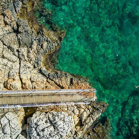 Villa Kalkan Kalamar Koyunda Denize Sifir Oezel Platformlu Elena 2